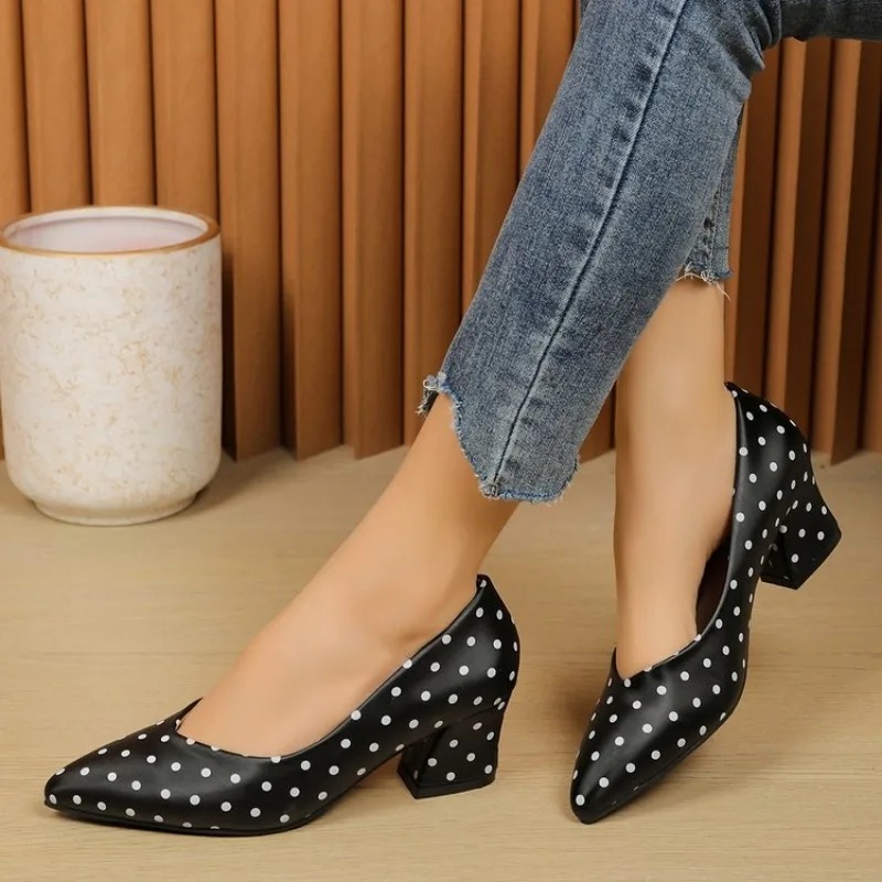 レディースパンプス ポインテッドトゥ ミドルブロックヒール  - Court Heel Pointed のレビューと価格