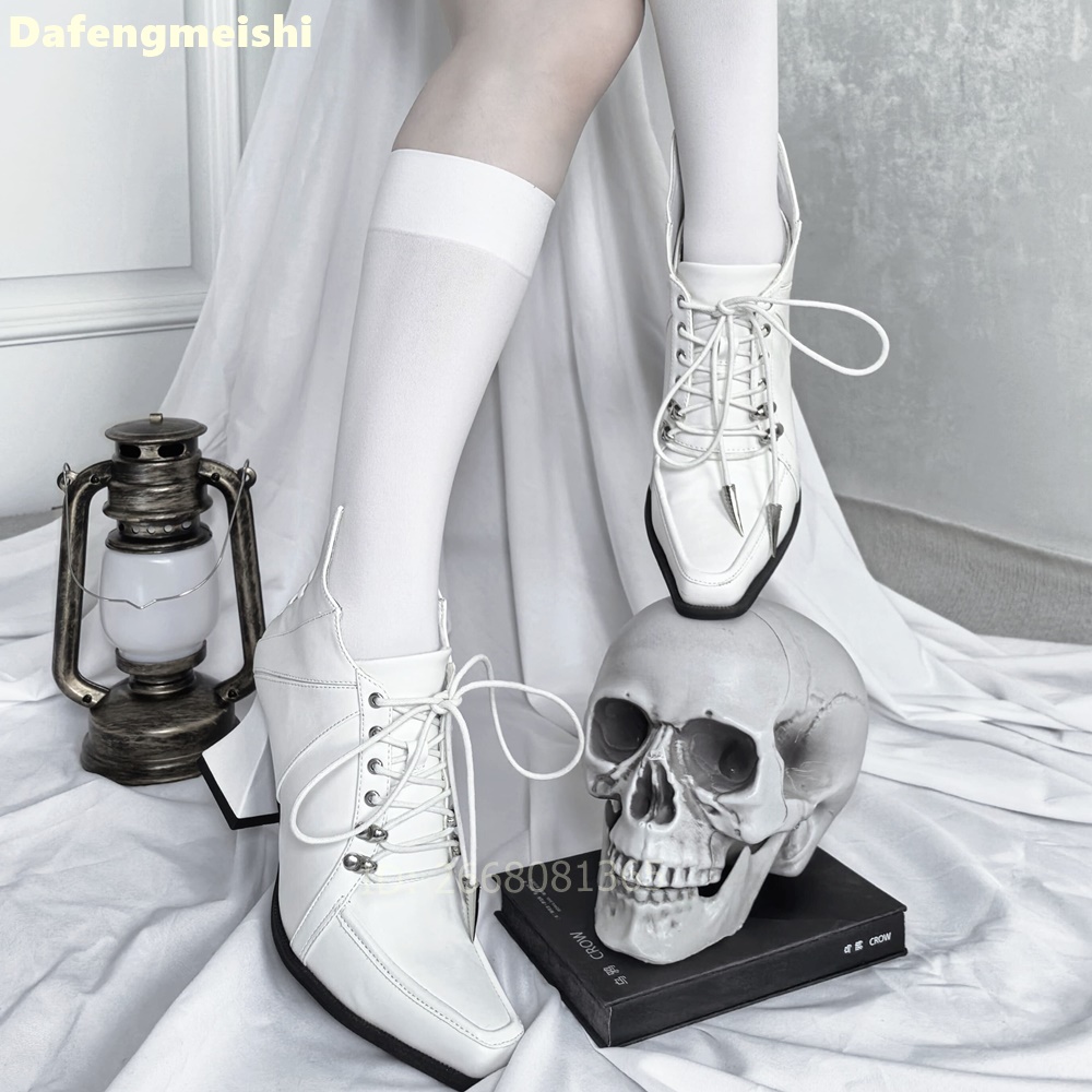ホワイトレザー スクエアトゥ アンクルブーツ フロント＆バッ - Block Heel Ankle Boots のレビューと価格